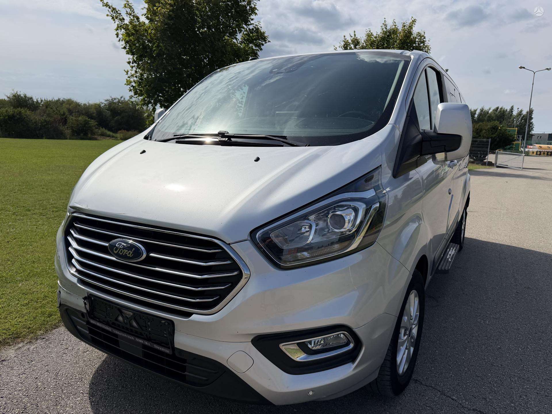 Ford Tourneo Custom.