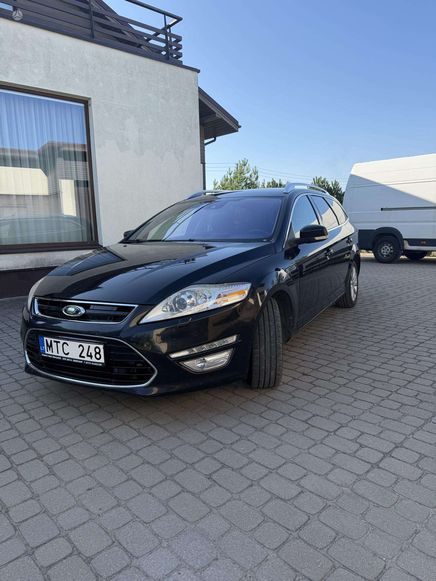 Ford Mondeo.