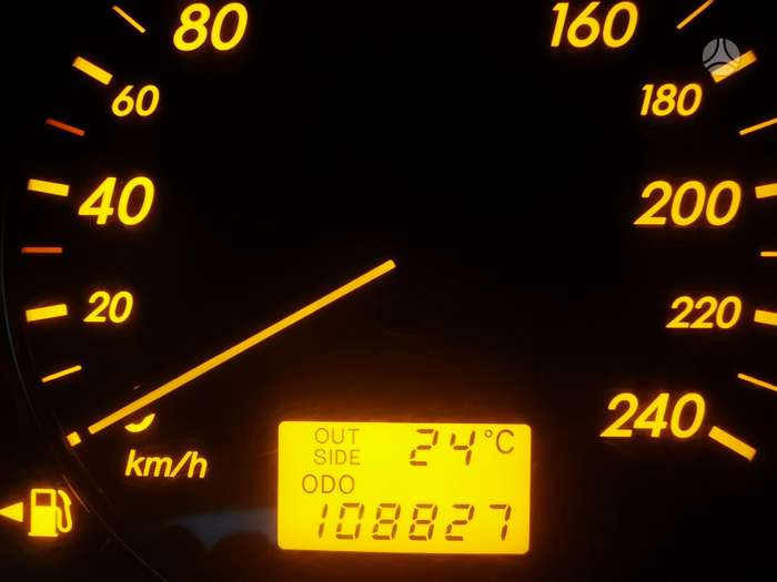 Toyota Avensis.