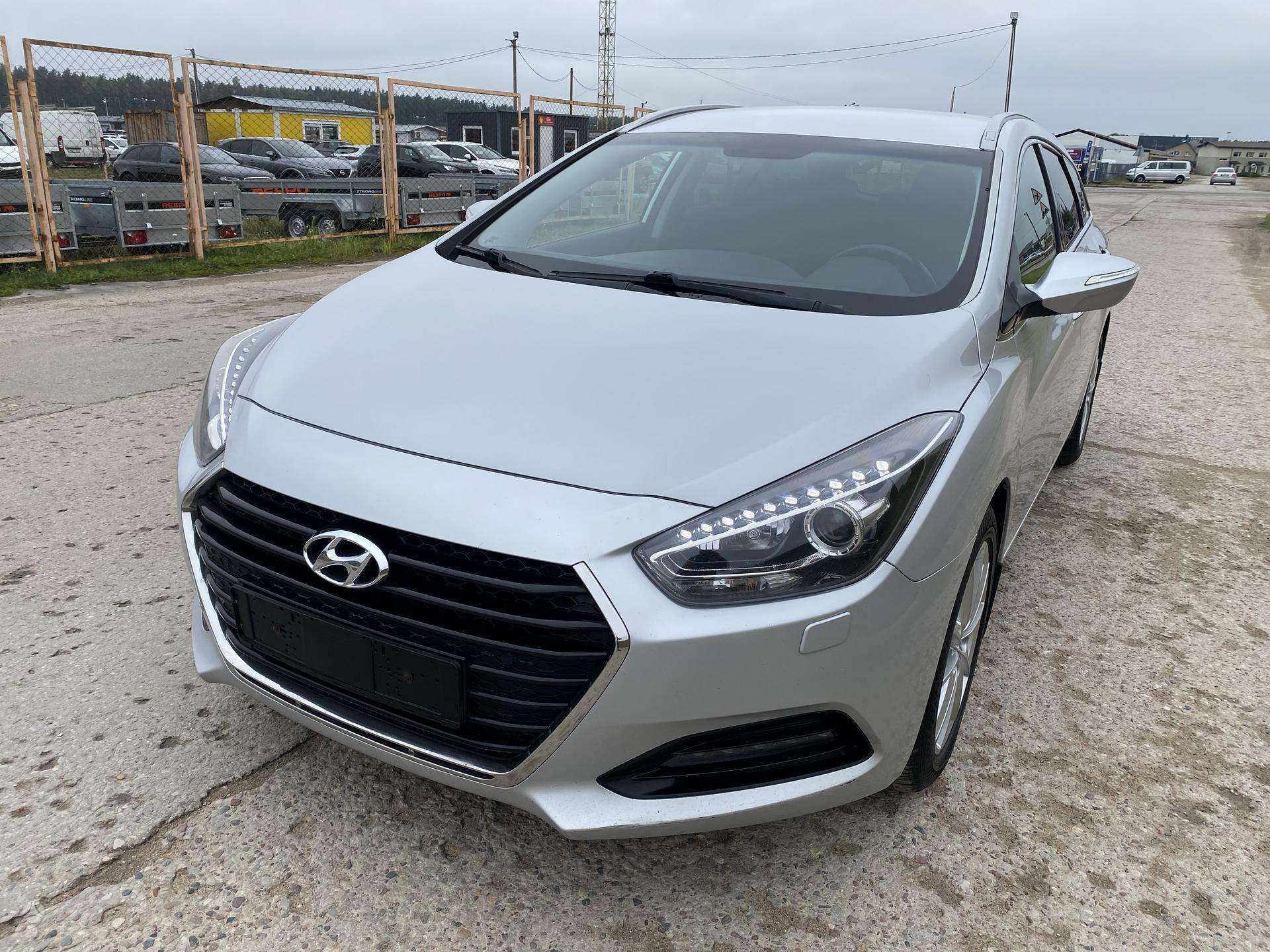Hyundai i40.