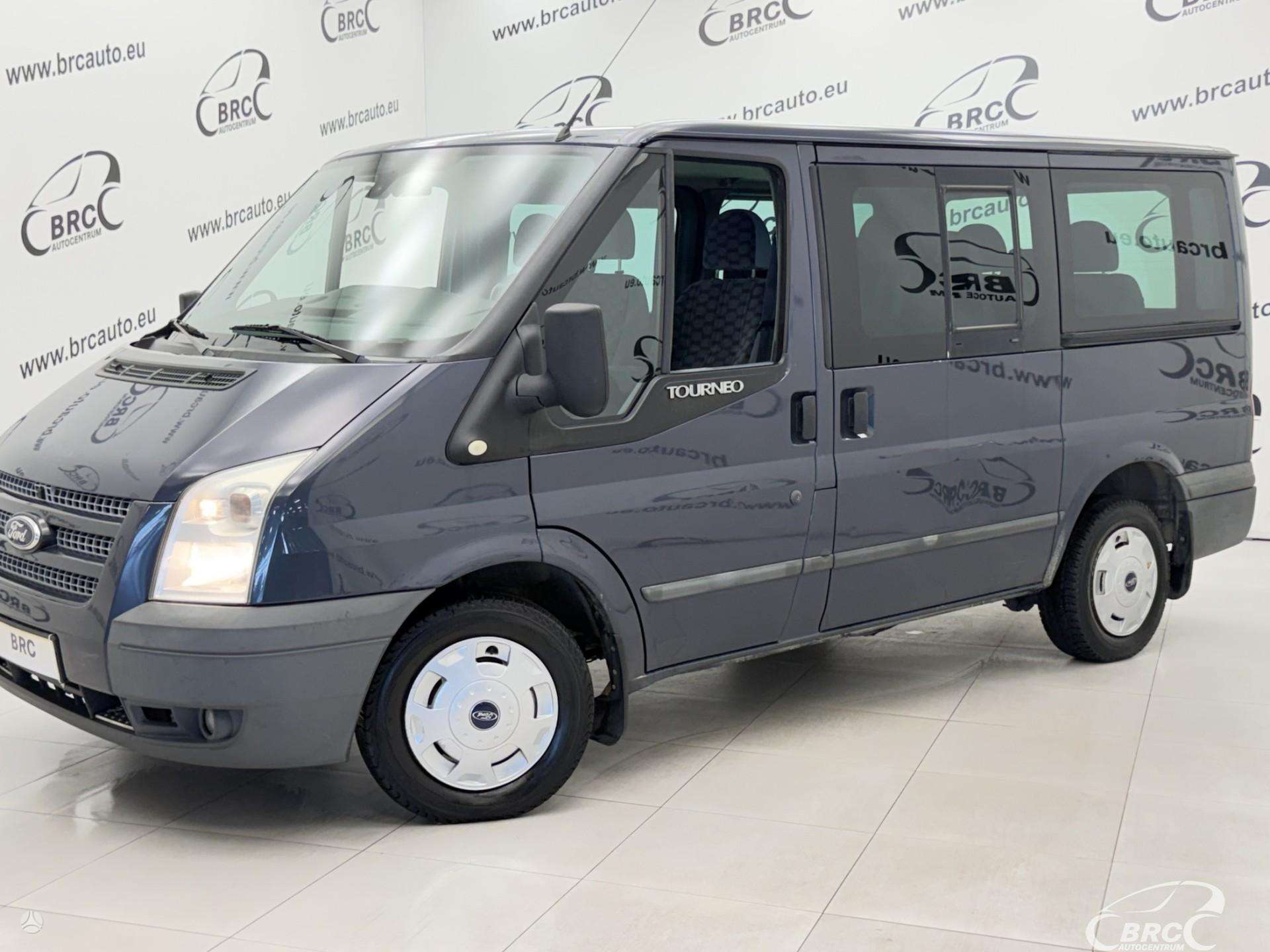 Ford Tourneo.