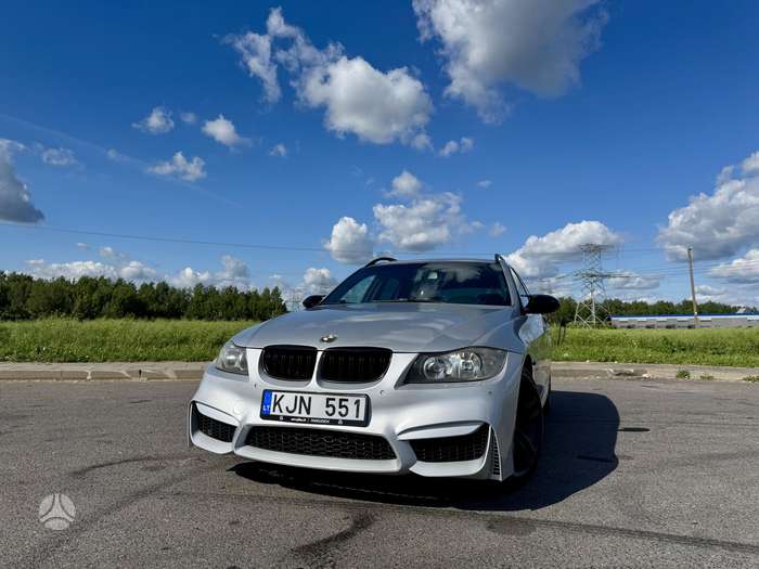 BMW 330.
