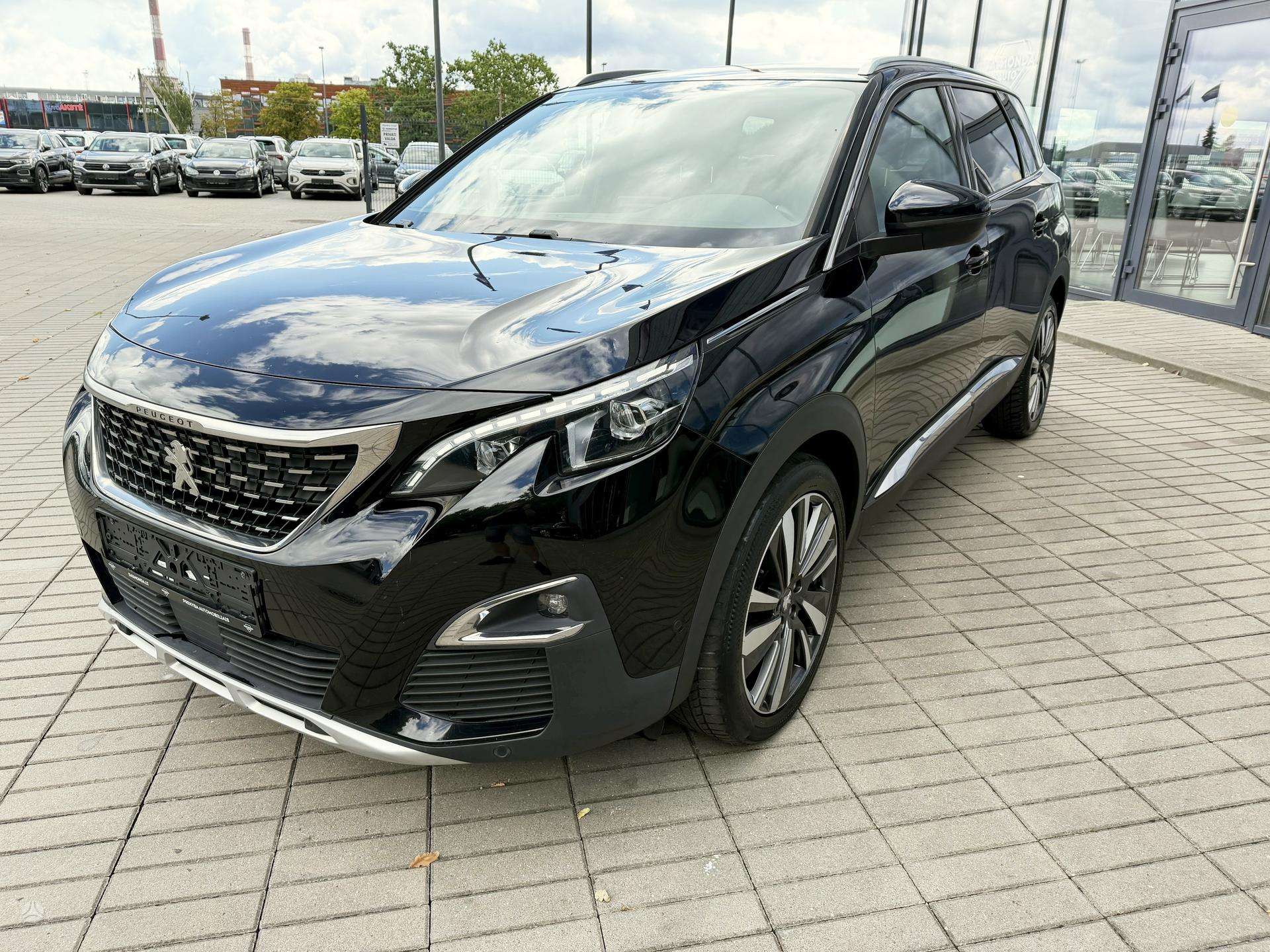 Peugeot 5008.