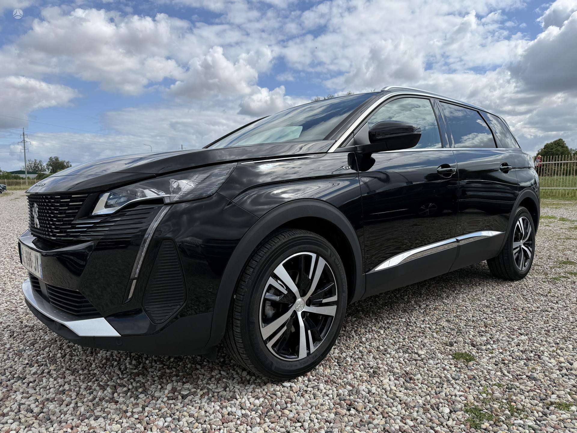 Peugeot 5008.