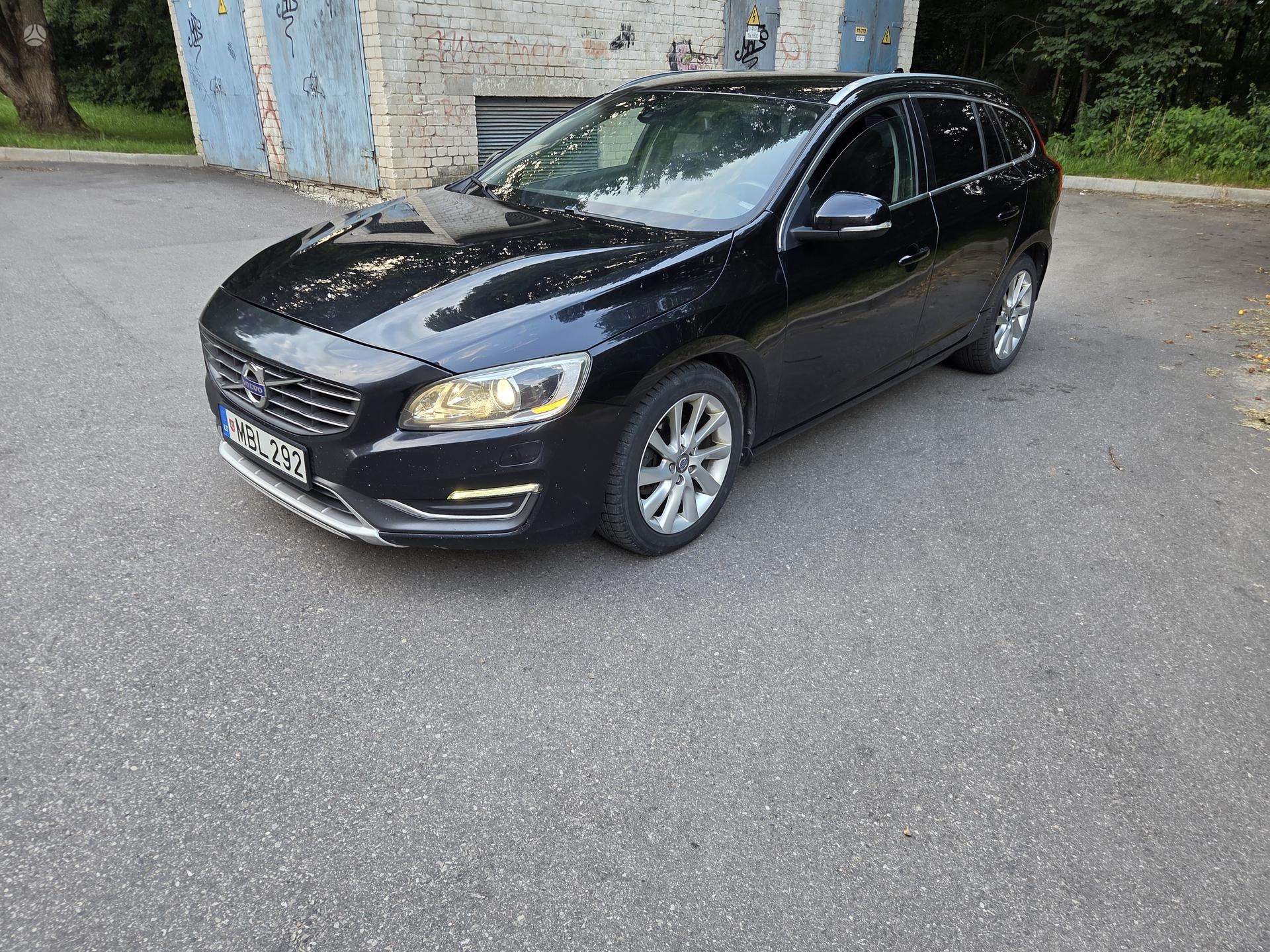 Volvo V60.