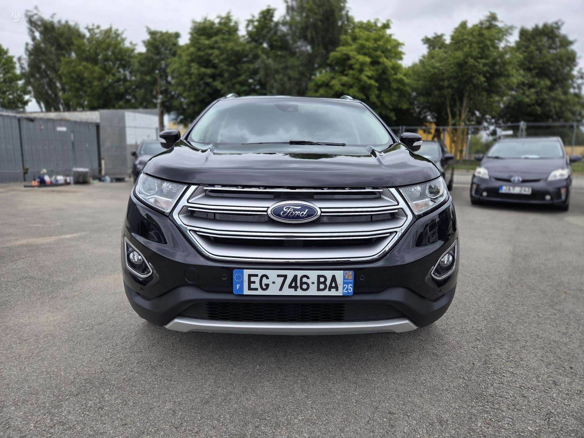 Ford Edge.