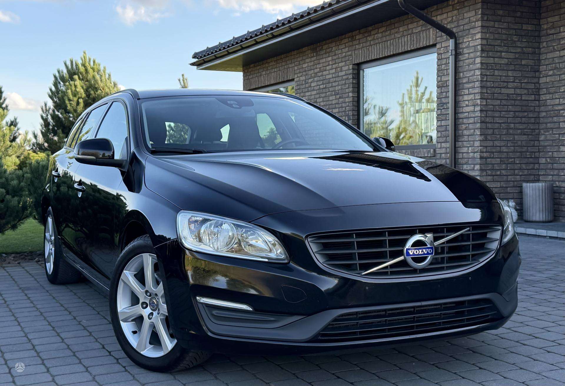 Volvo V60.