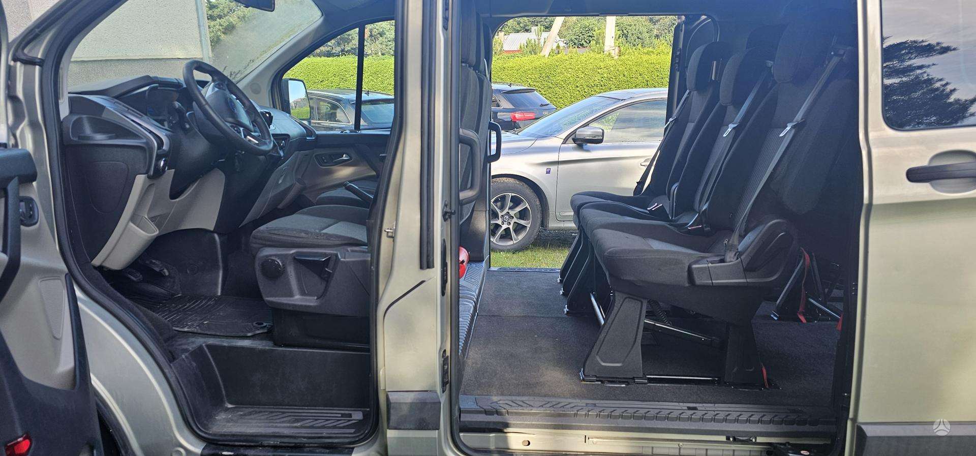 Ford Tourneo Custom.