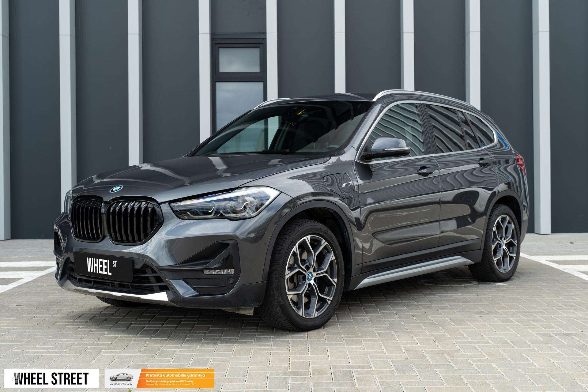 BMW X1.
