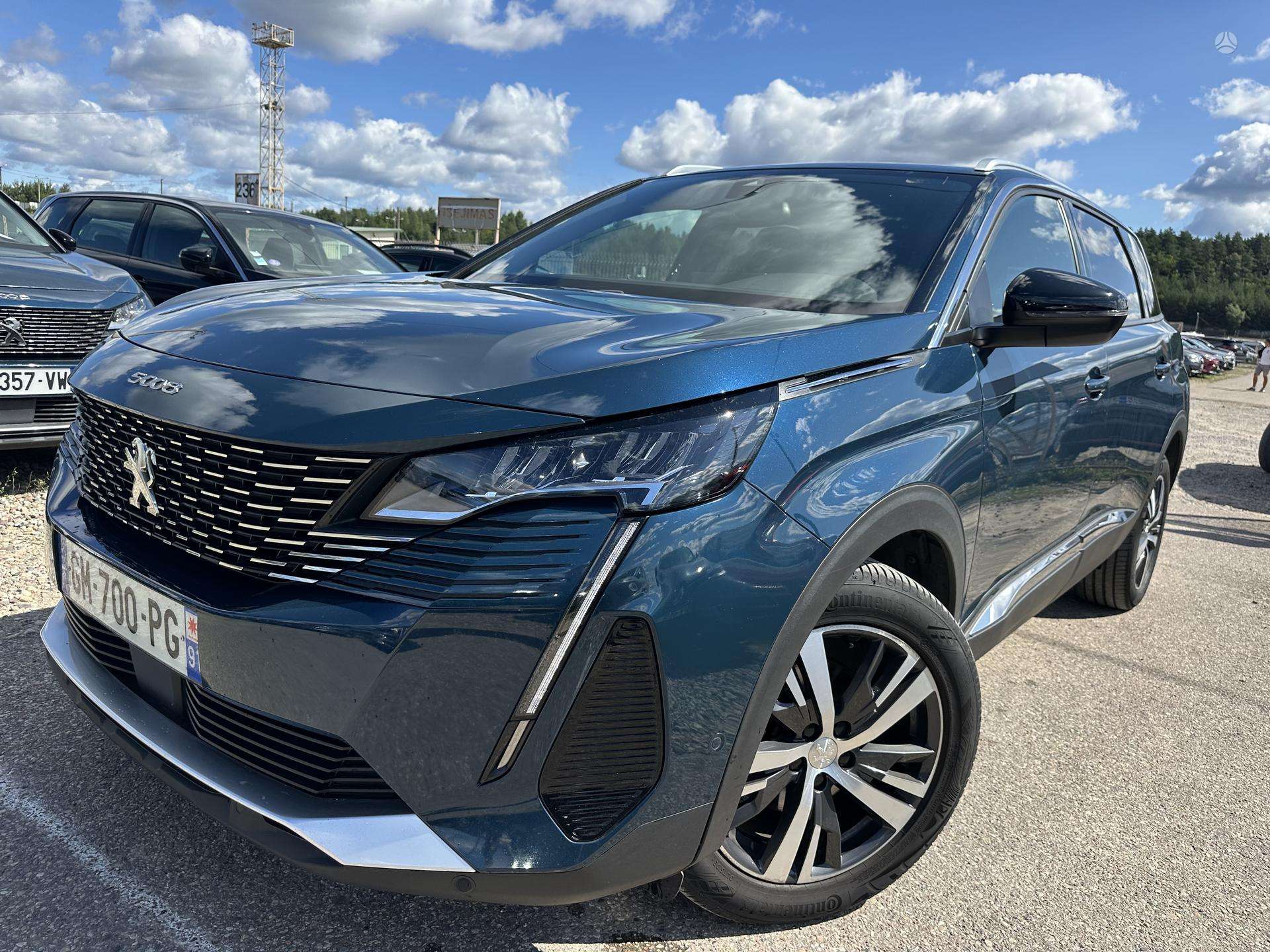 Peugeot 5008.