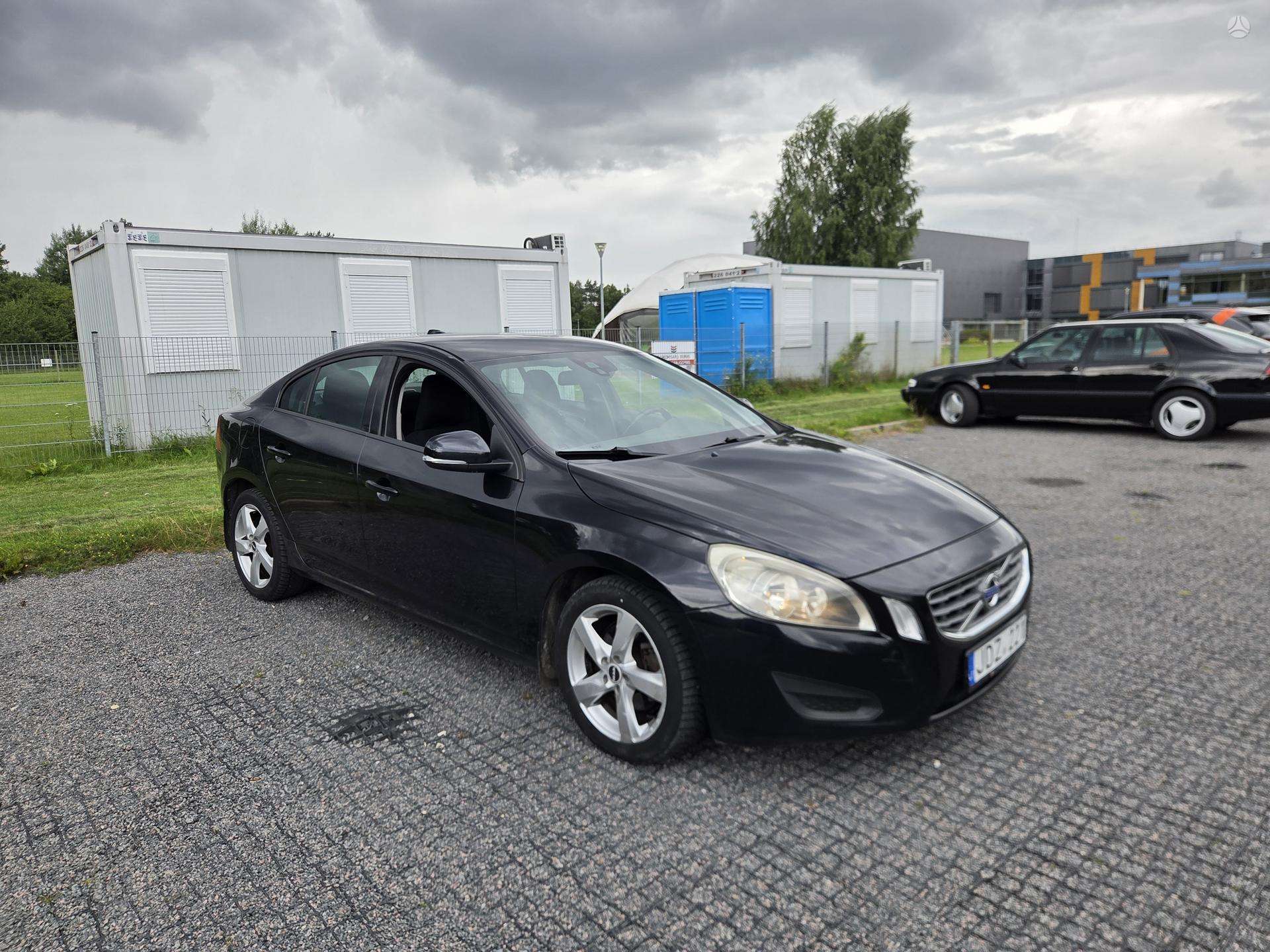Volvo S60.