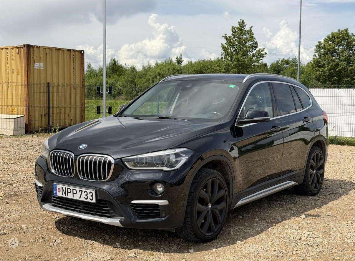 BMW X1.