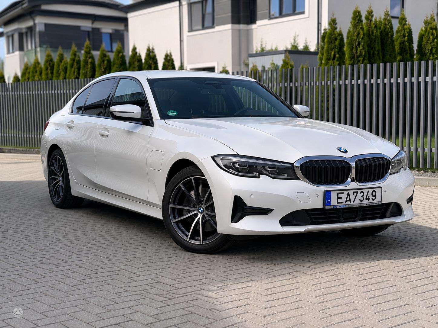BMW 330.