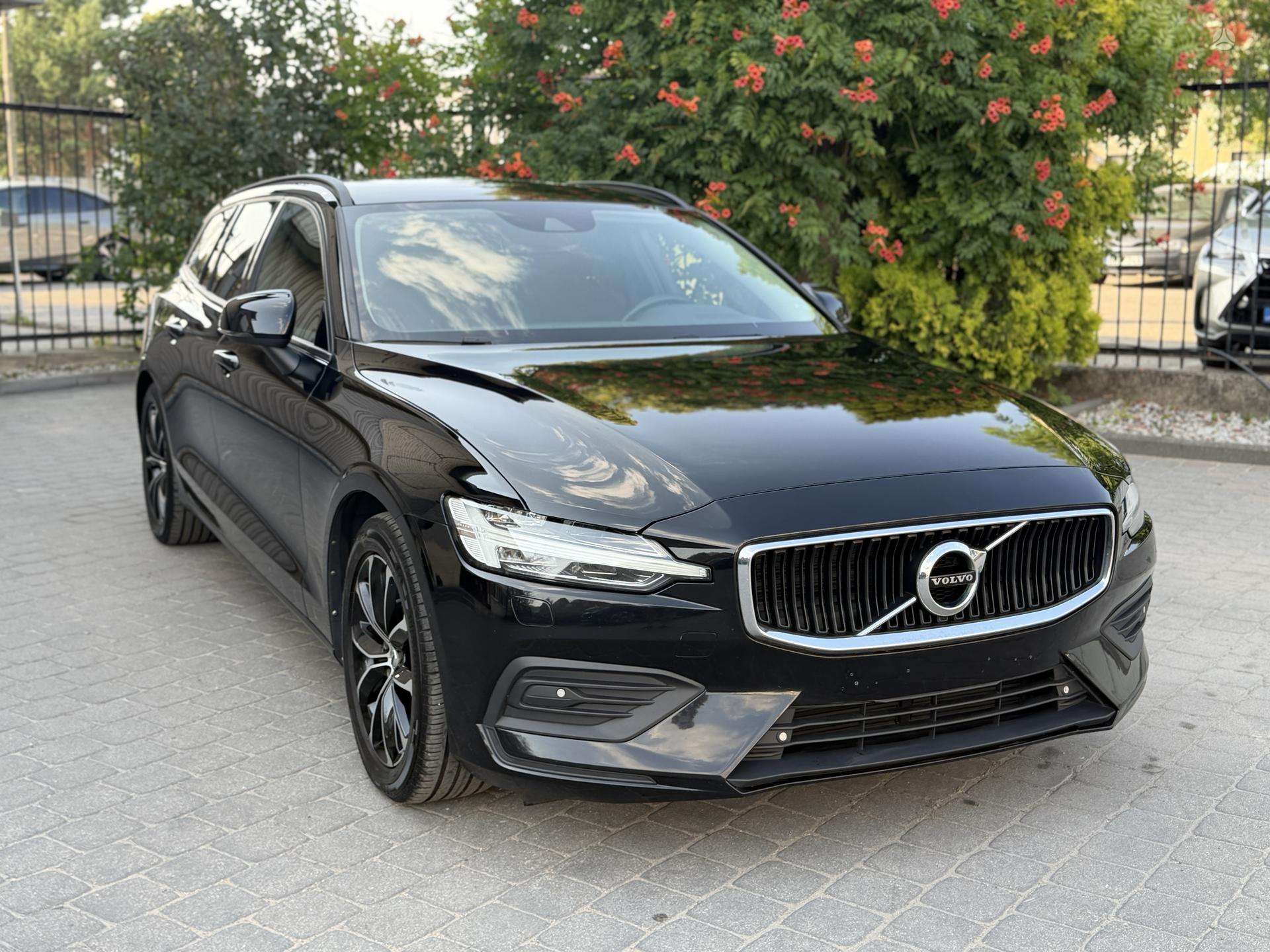 Volvo V60.