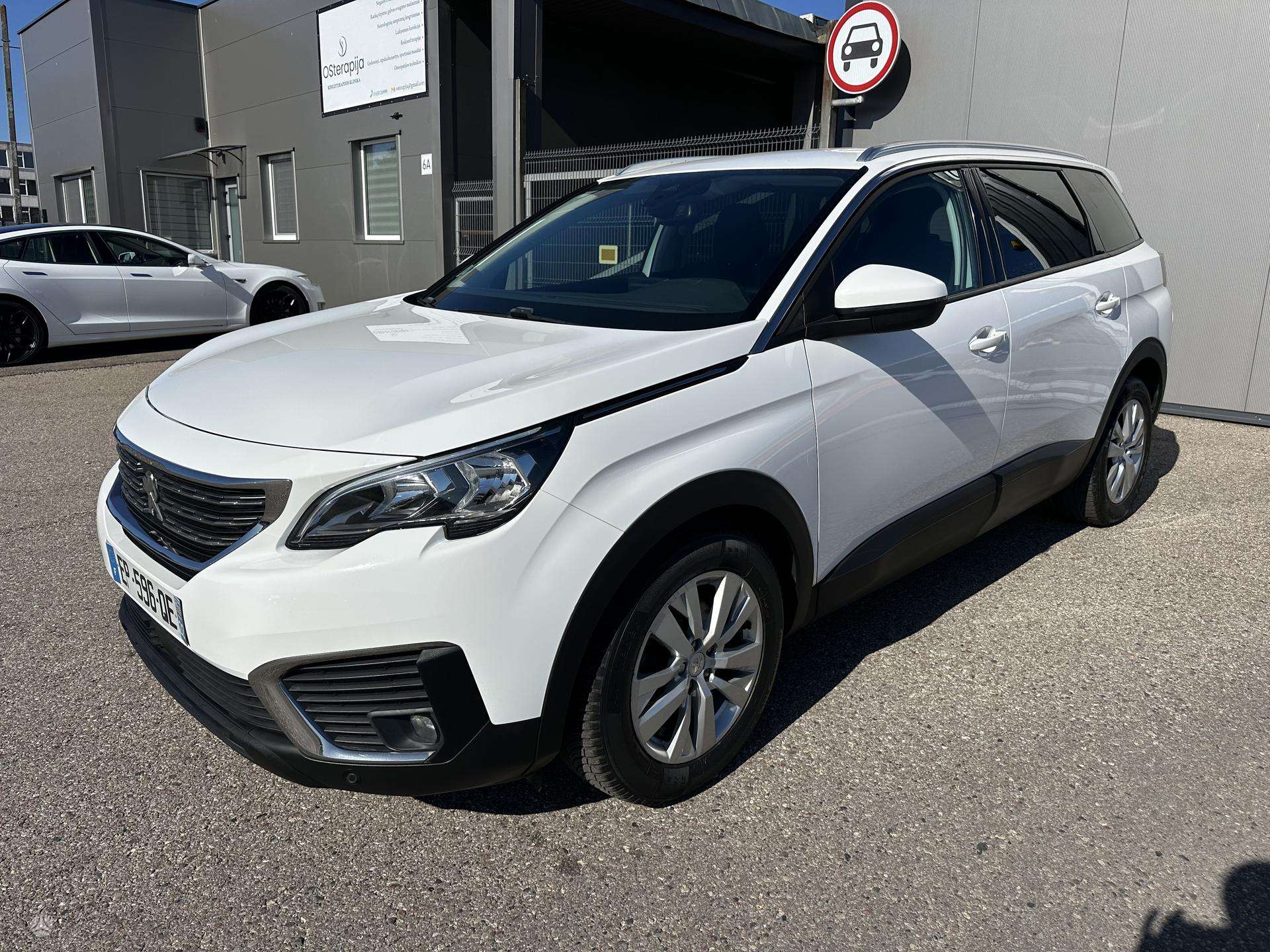 Peugeot 5008.
