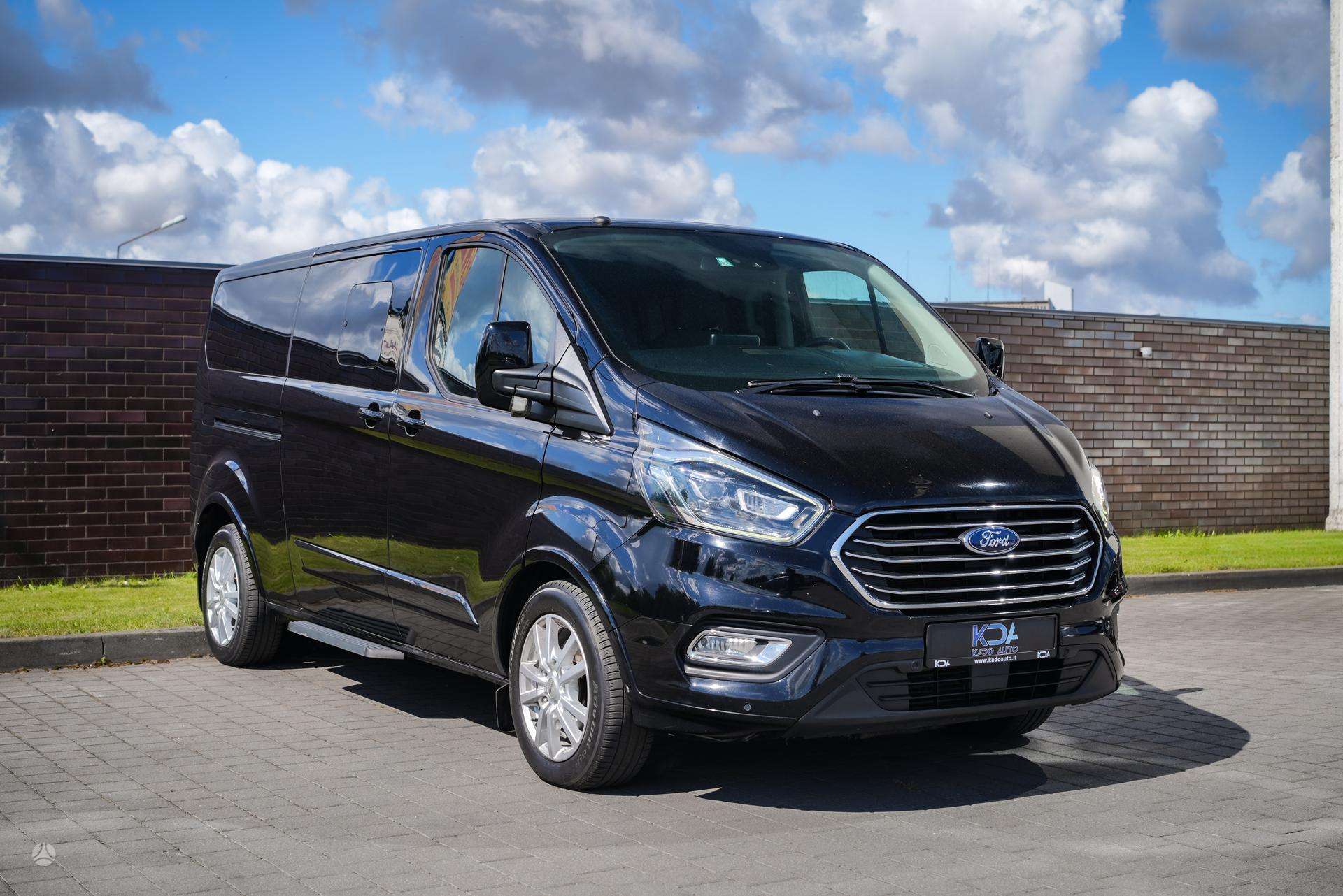 Ford Tourneo Custom.