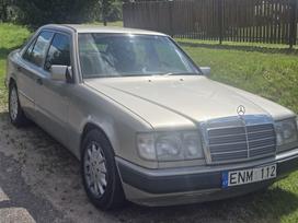 Mercedes-Benz E300.