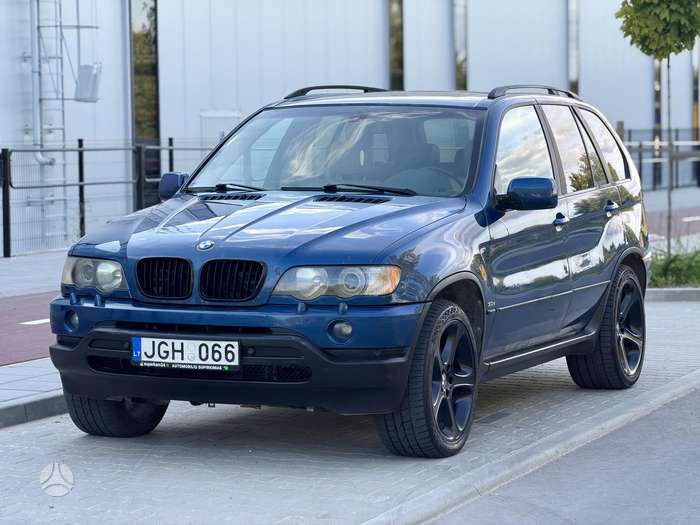 BMW X5.