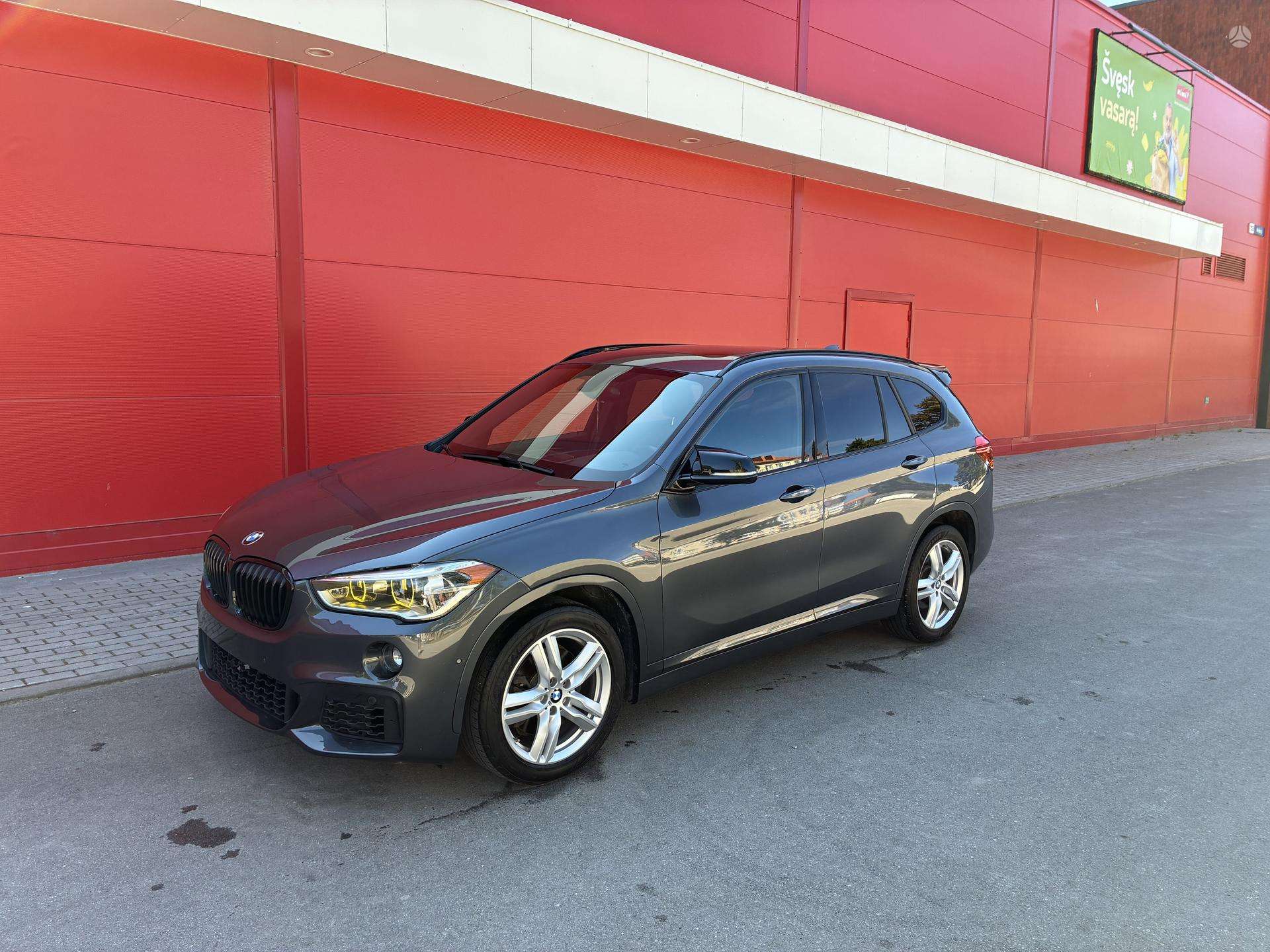 BMW X1.