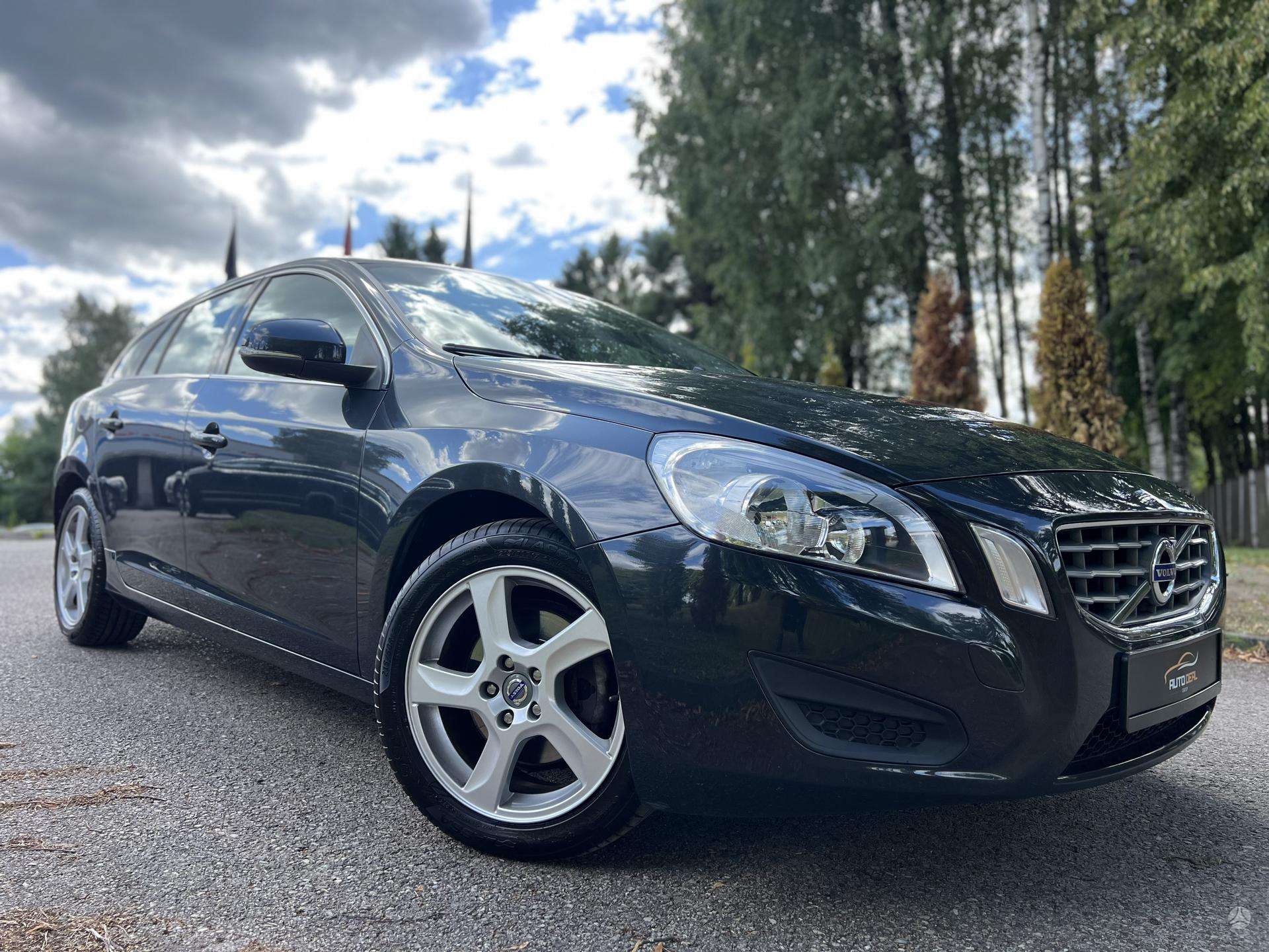 Volvo V60.