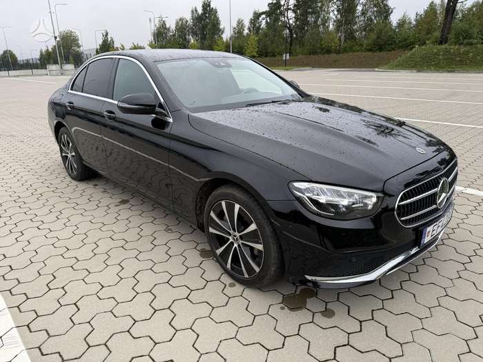 Mercedes-Benz E300.