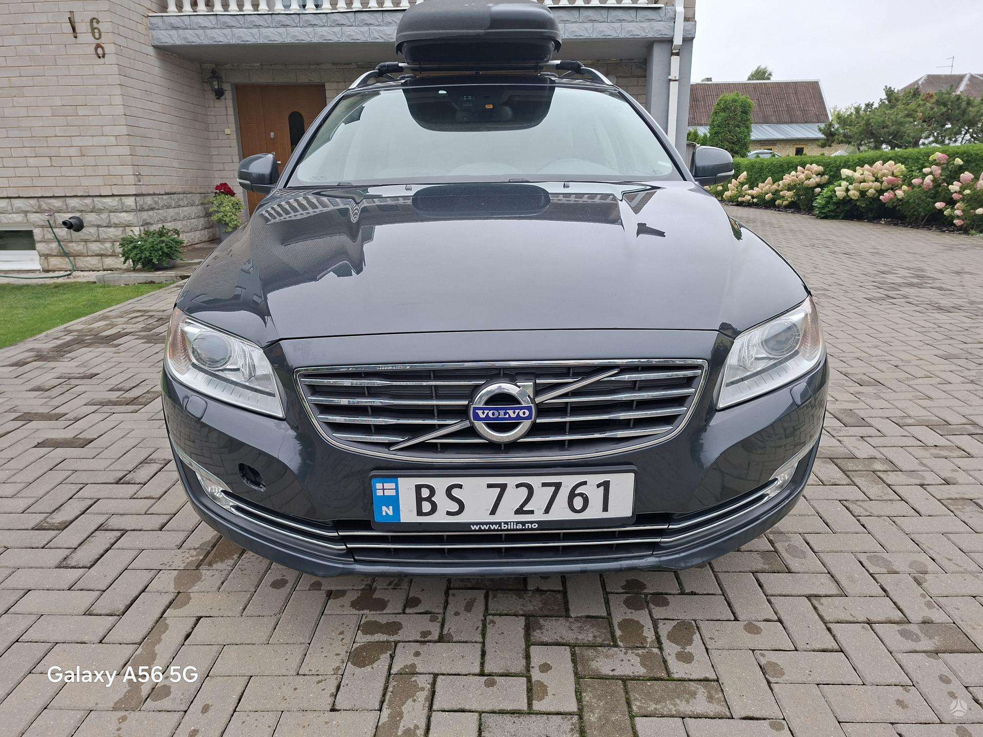 Volvo V70.