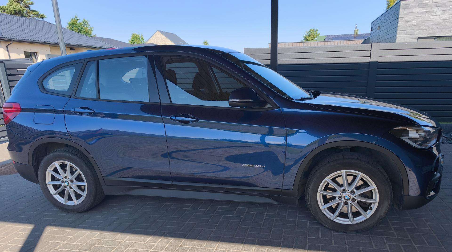 BMW X1.