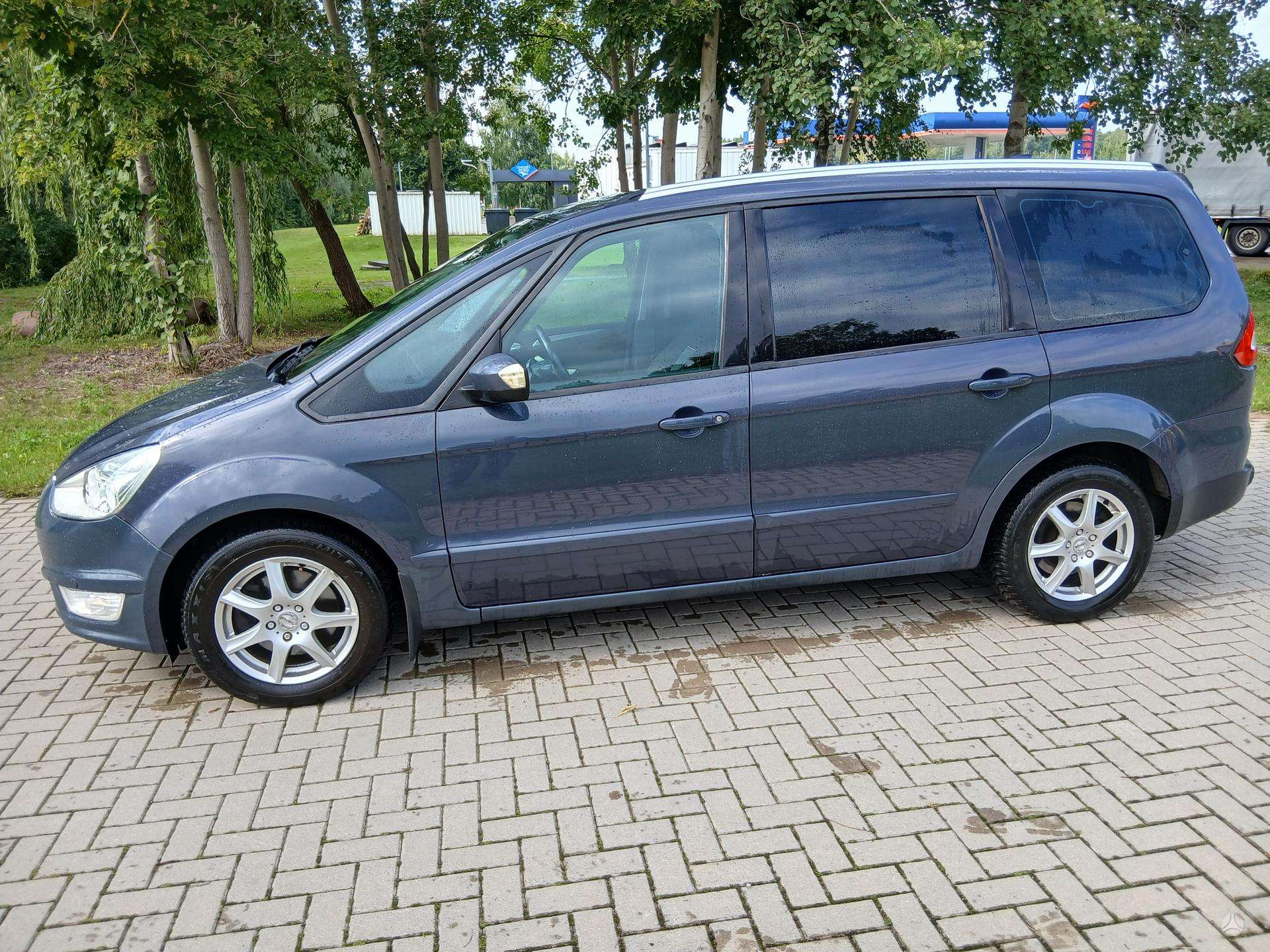 Ford Galaxy.