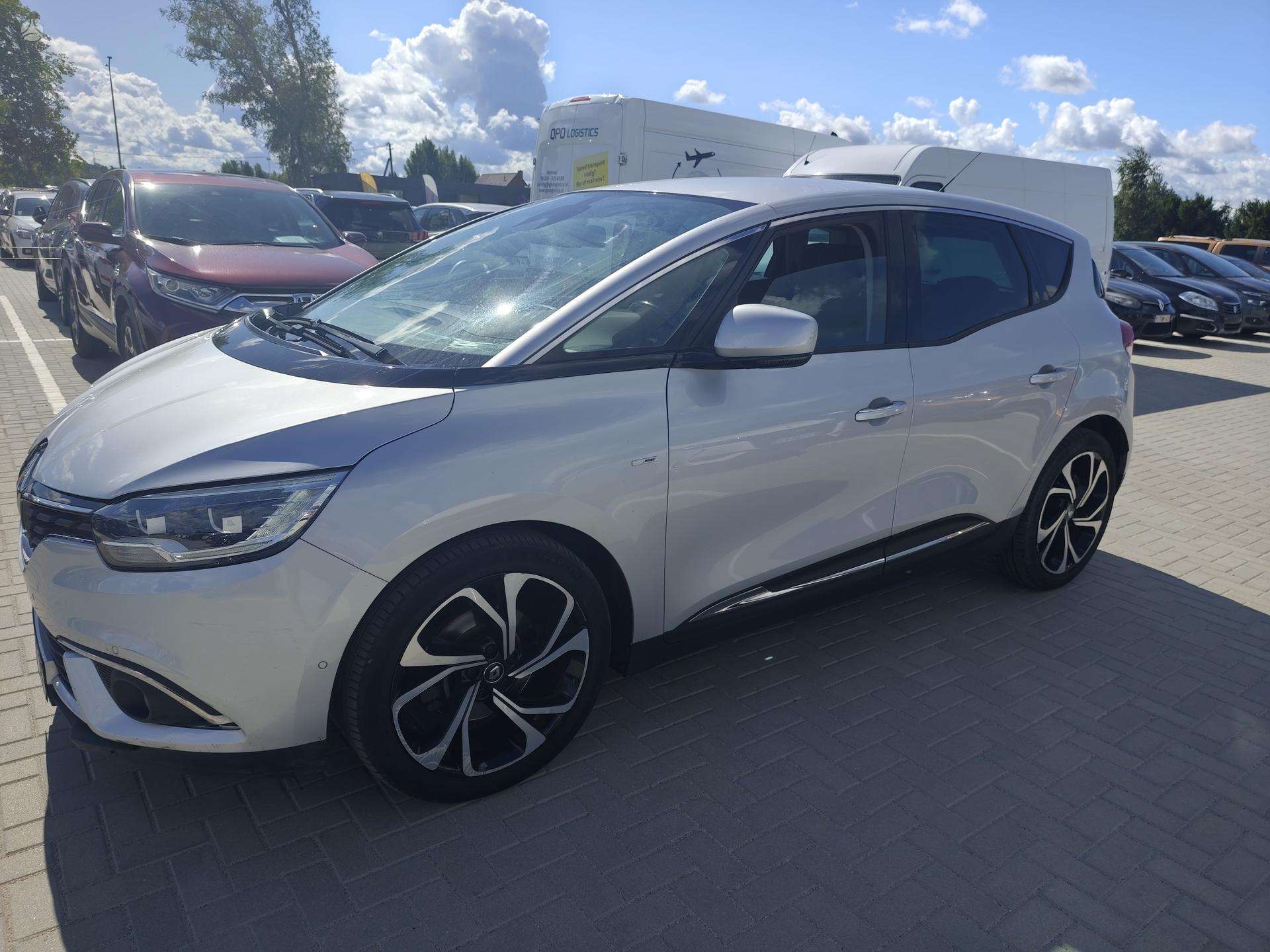 Renault Scenic.