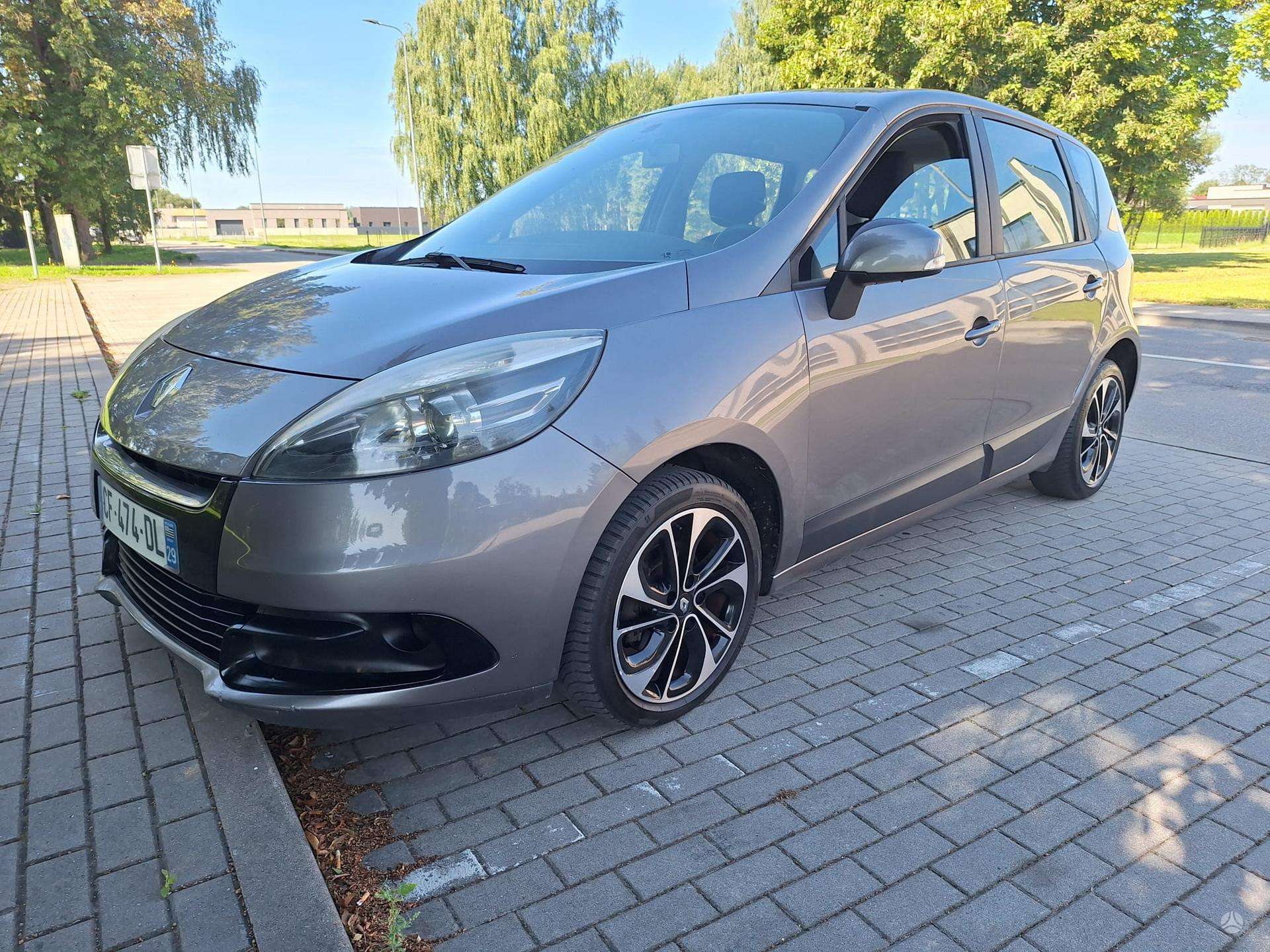 Renault Scenic.