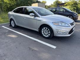 Ford Mondeo.