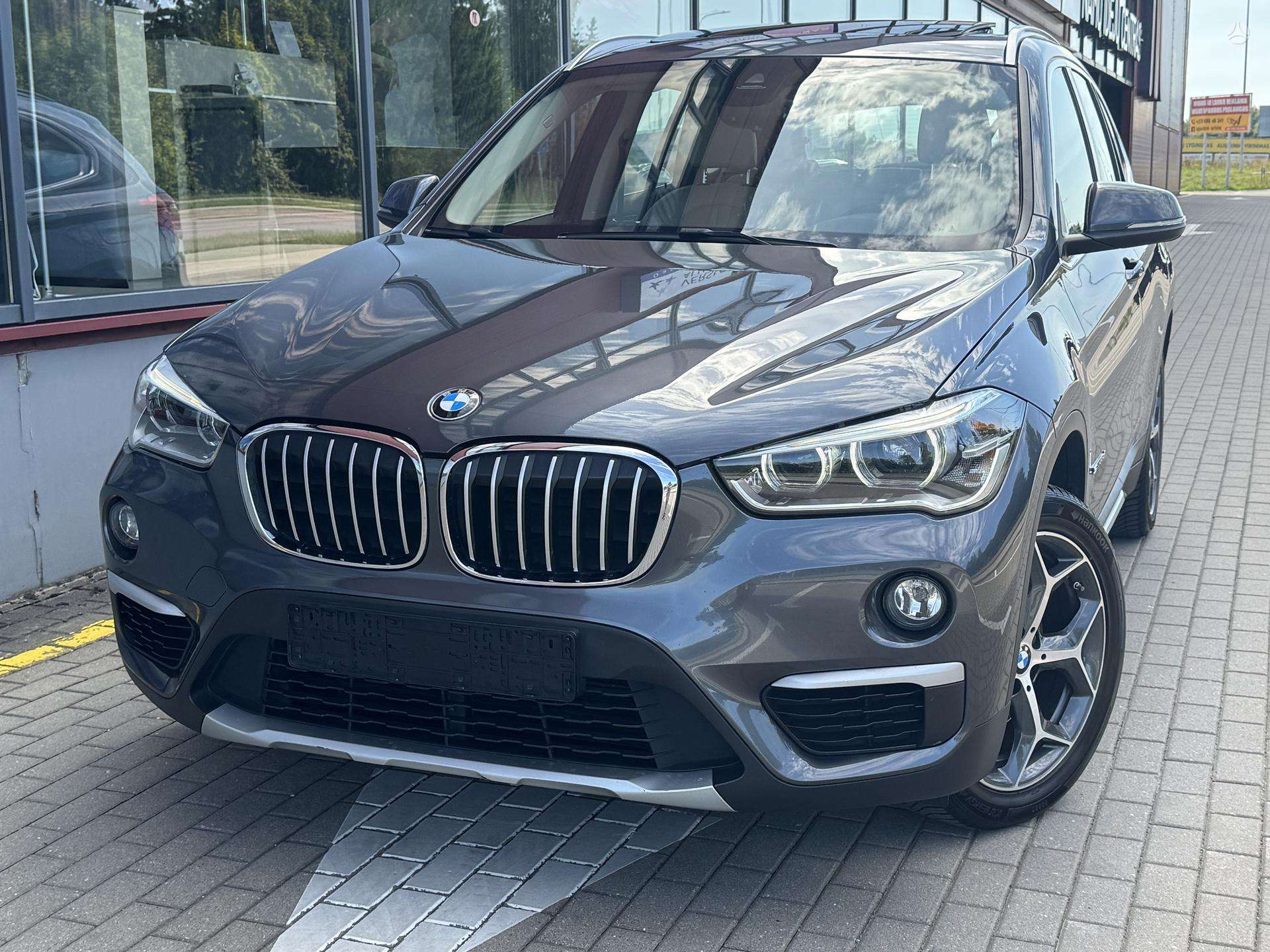 BMW X1.