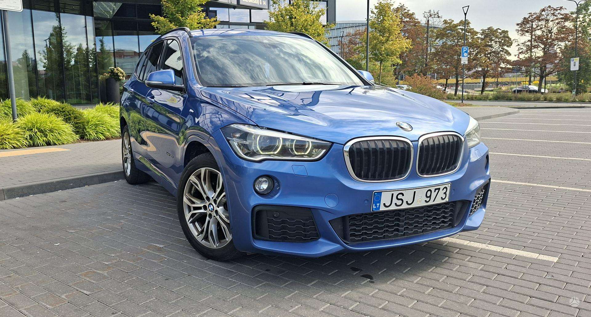 BMW X1.