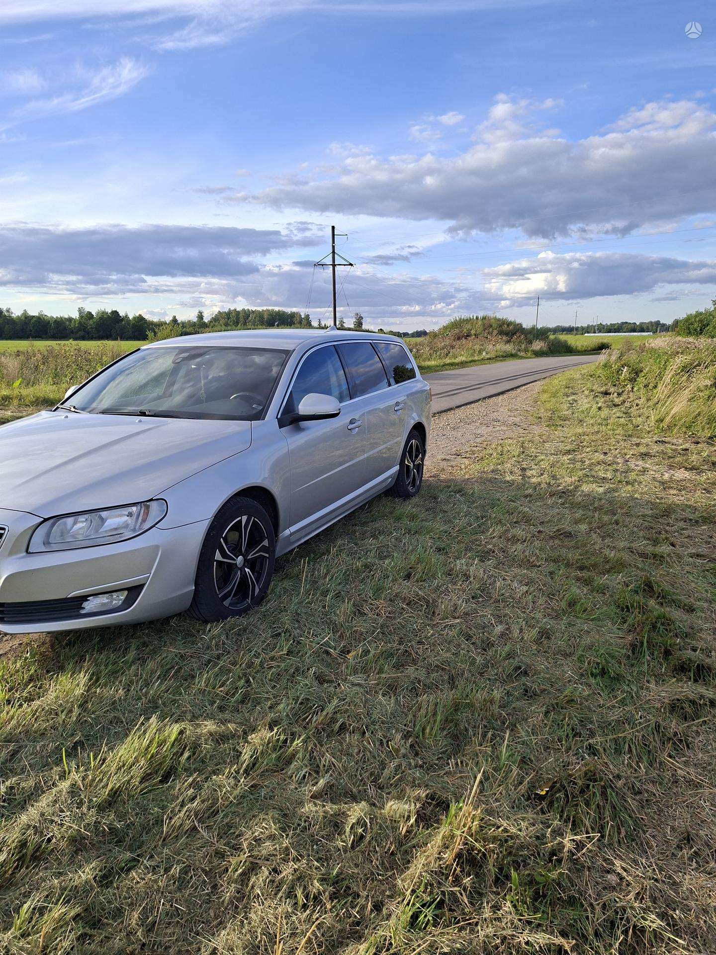Volvo V70.
