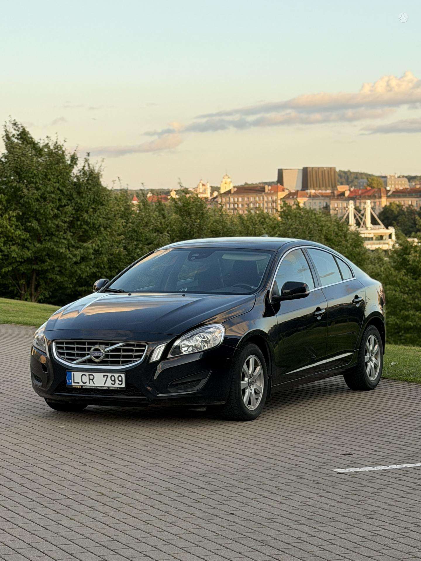 Volvo S60.