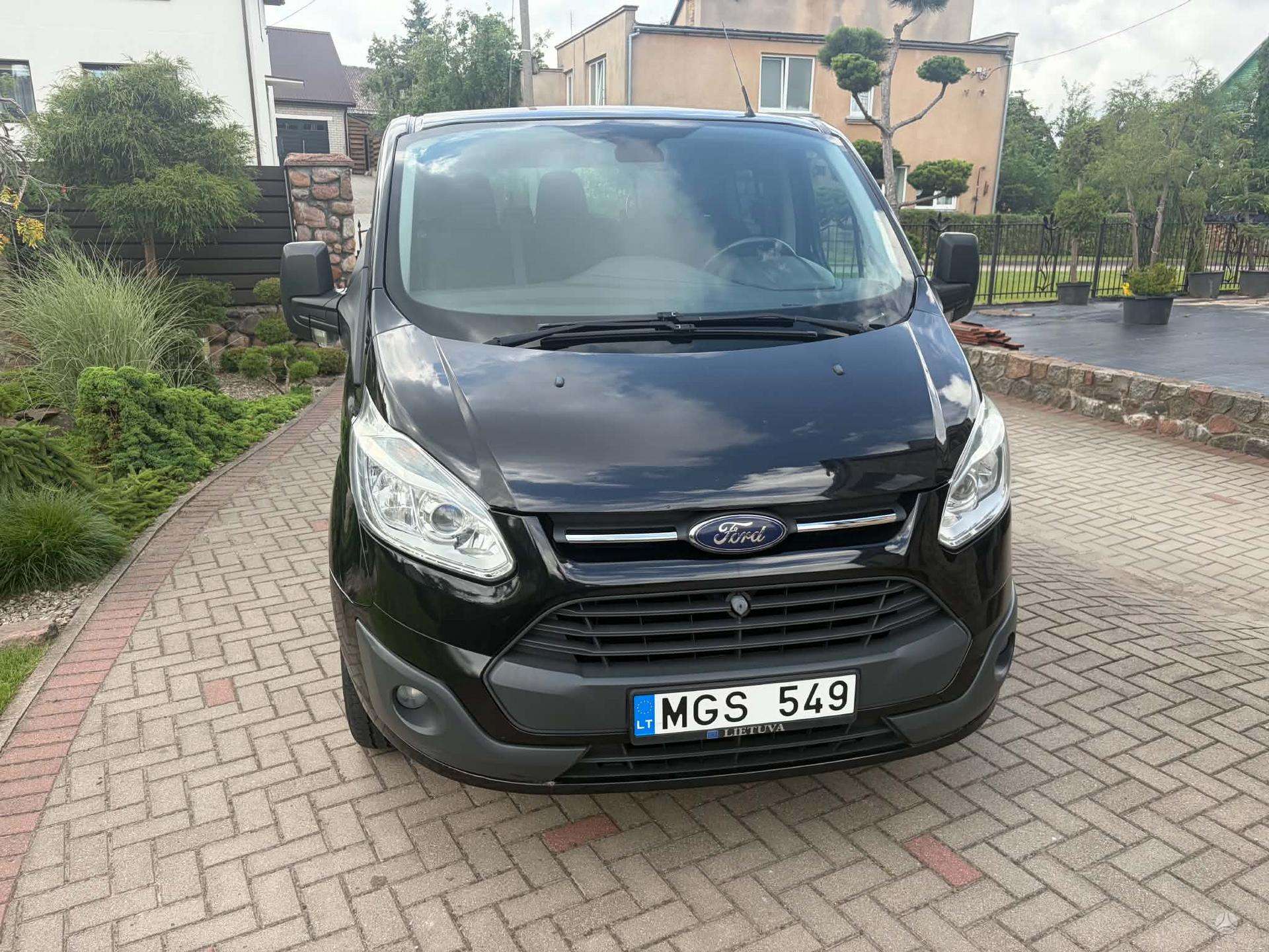 Ford Tourneo Custom.