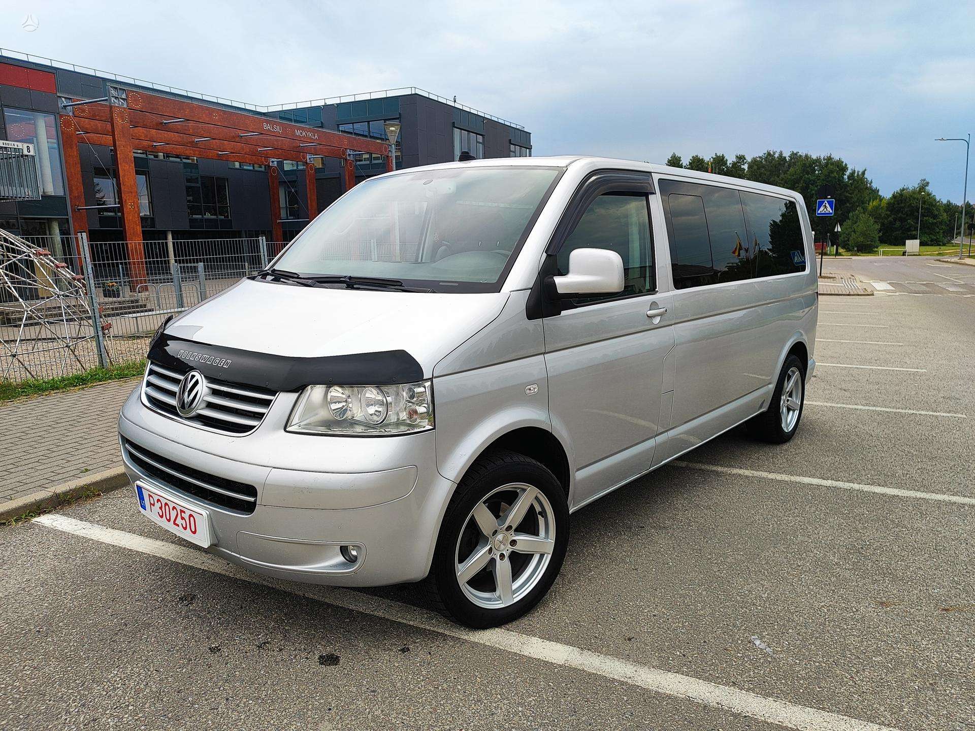 Volkswagen Caravelle.