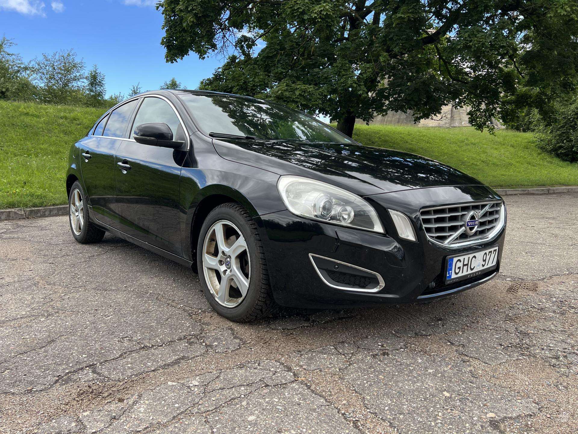 Volvo S60.
