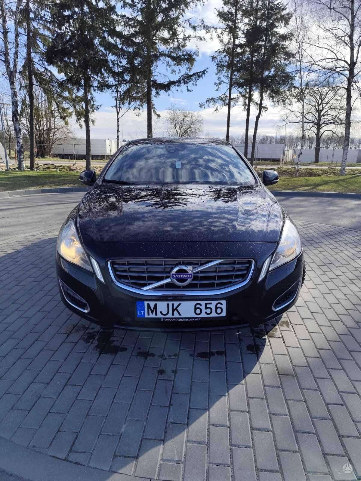 Volvo S60.