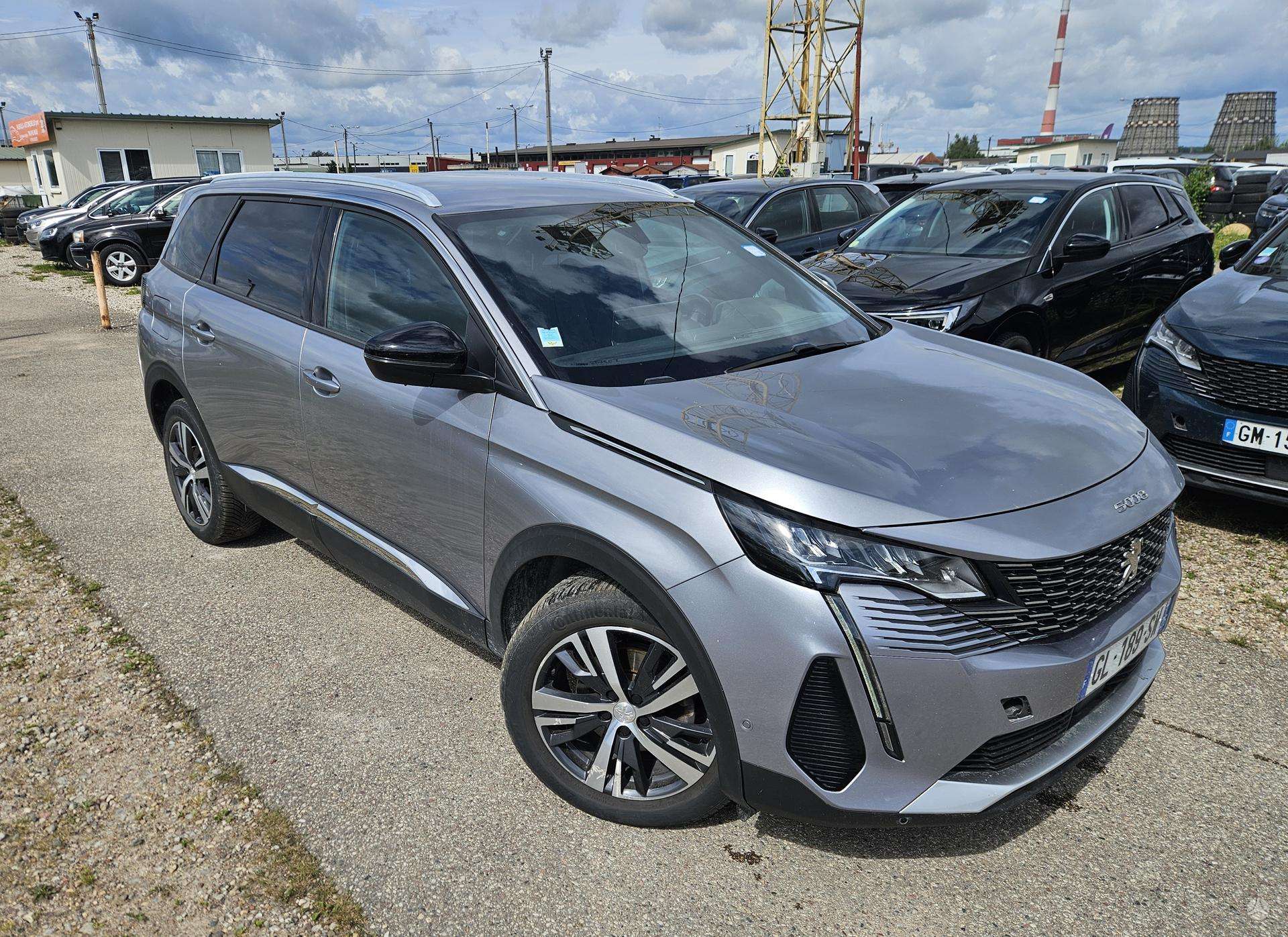 Peugeot 5008.