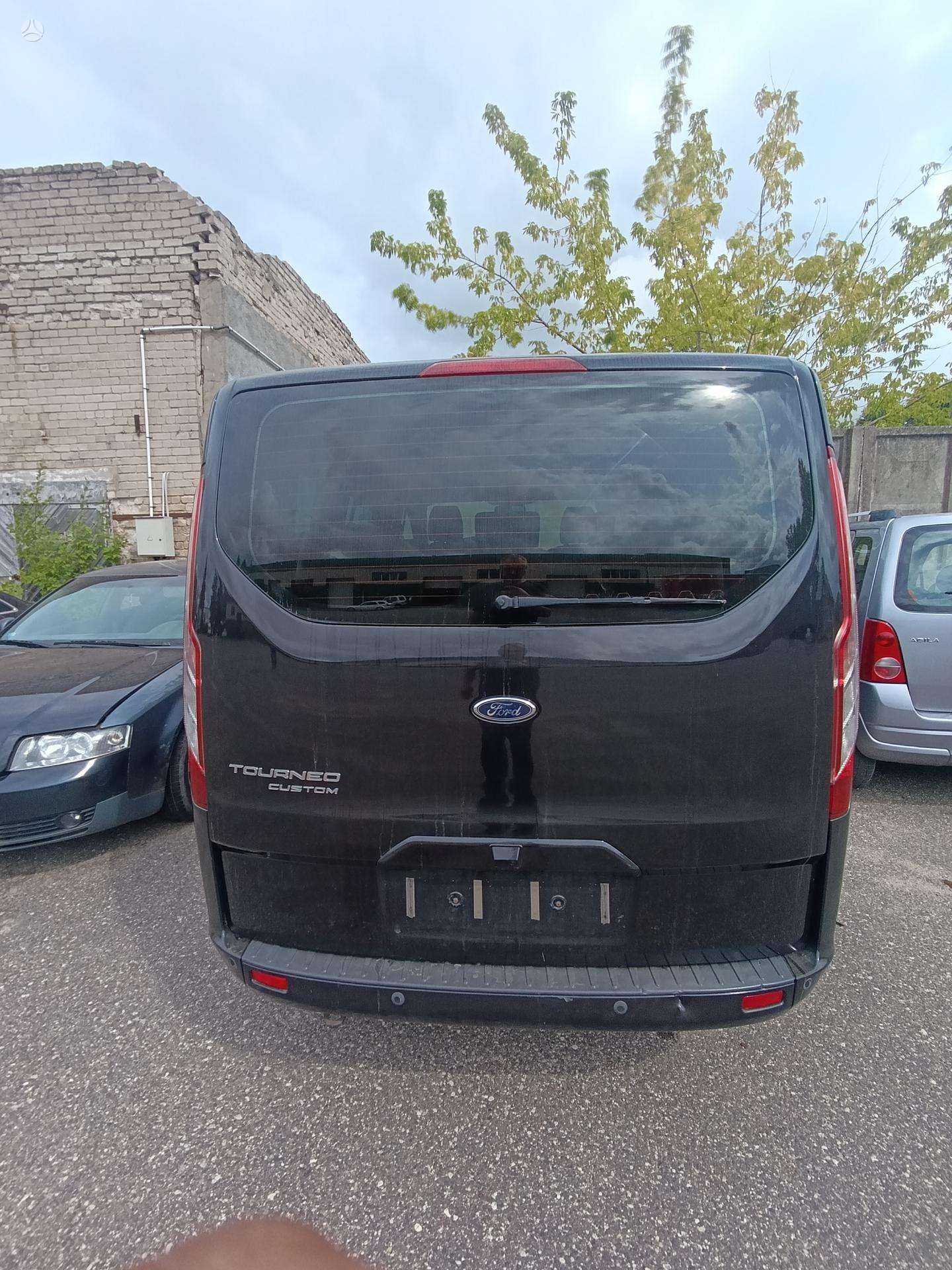 Ford Tourneo Custom.