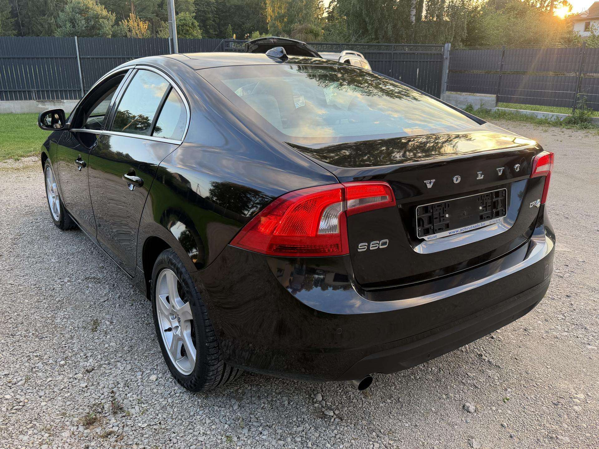 Volvo S60.