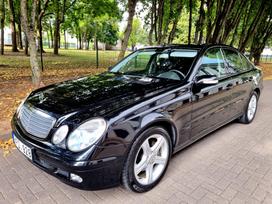 Mercedes-Benz E200.