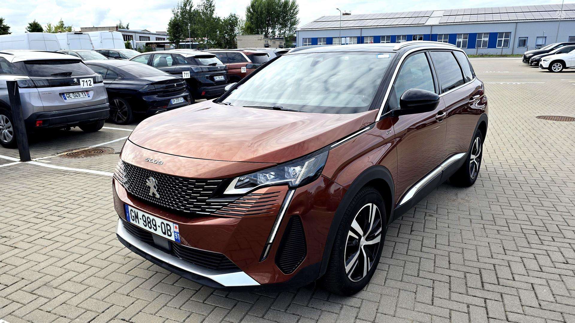 Peugeot 5008.
