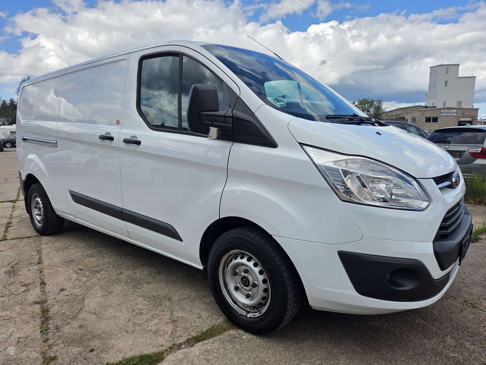 Ford Transit Custom.