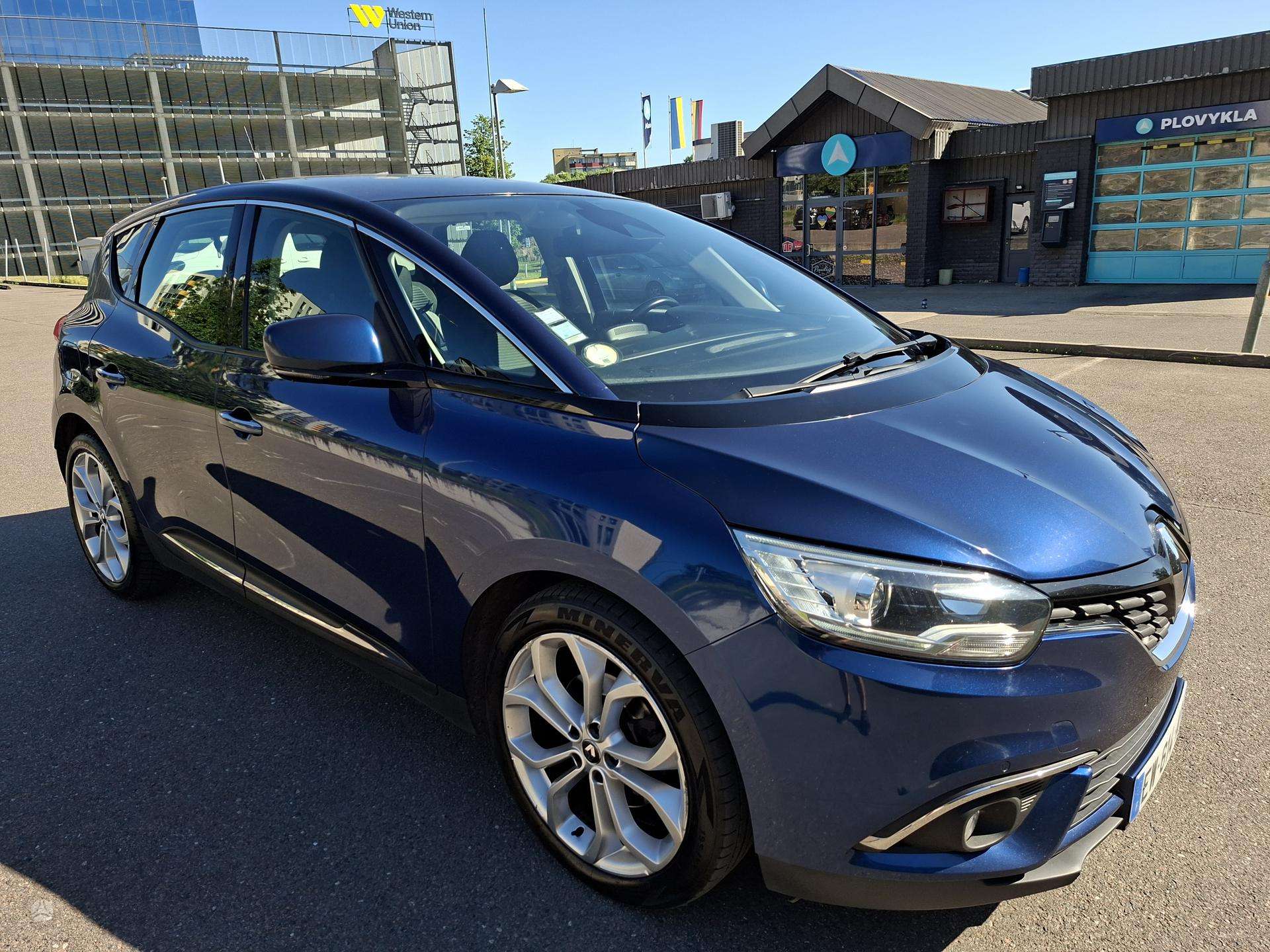Renault Scenic.