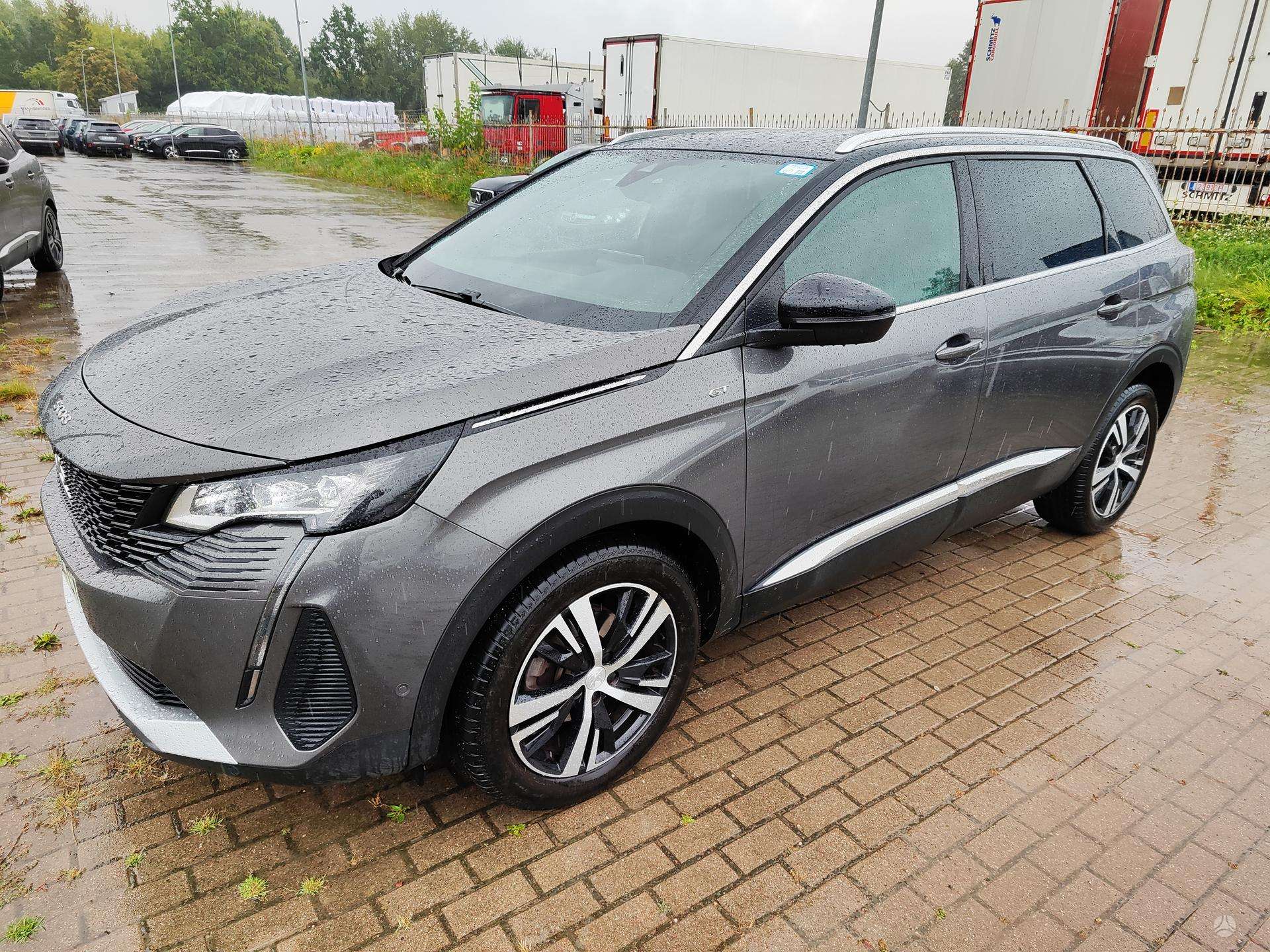 Peugeot 5008.