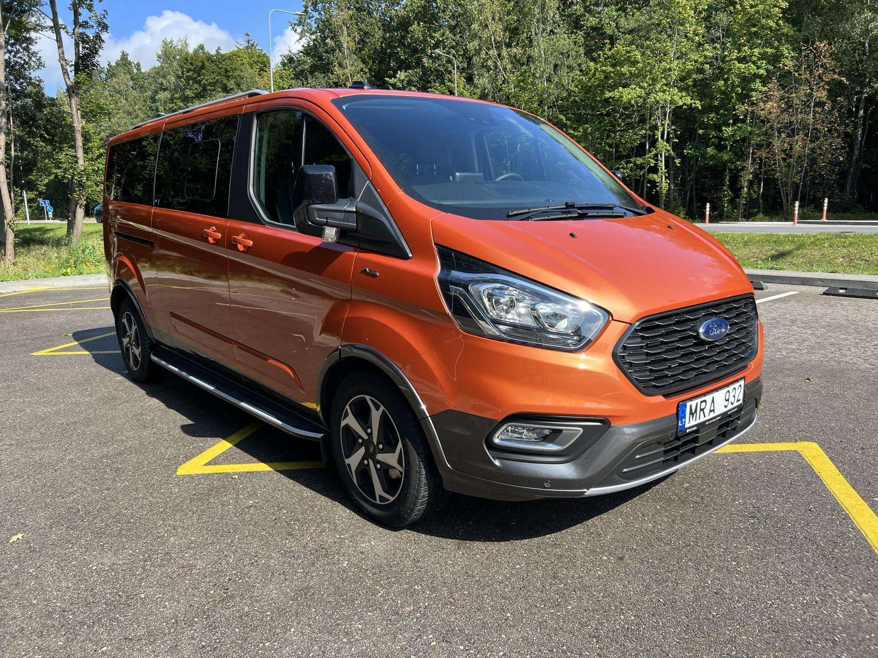 Ford Tourneo Custom.
