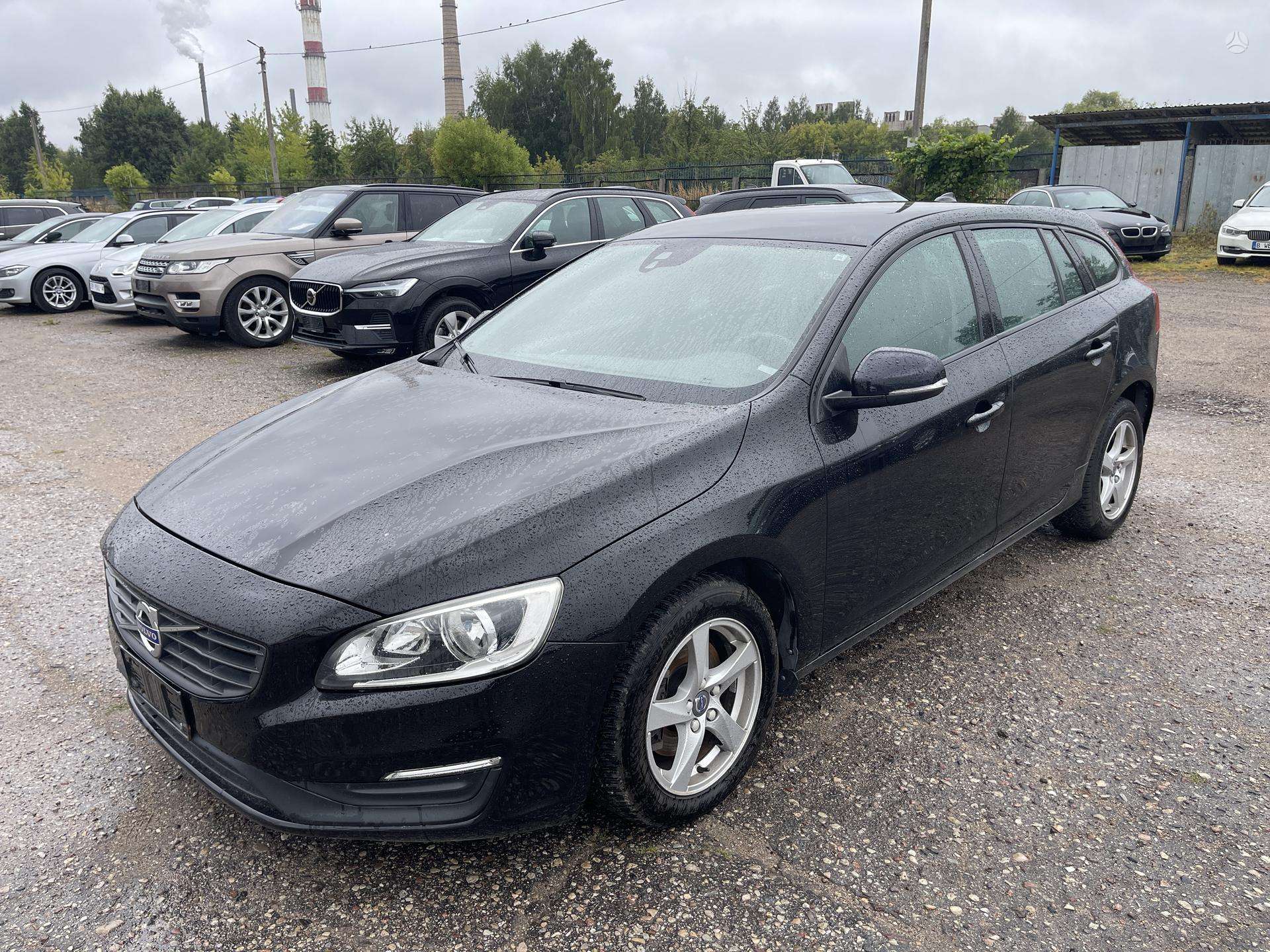 Volvo V60.