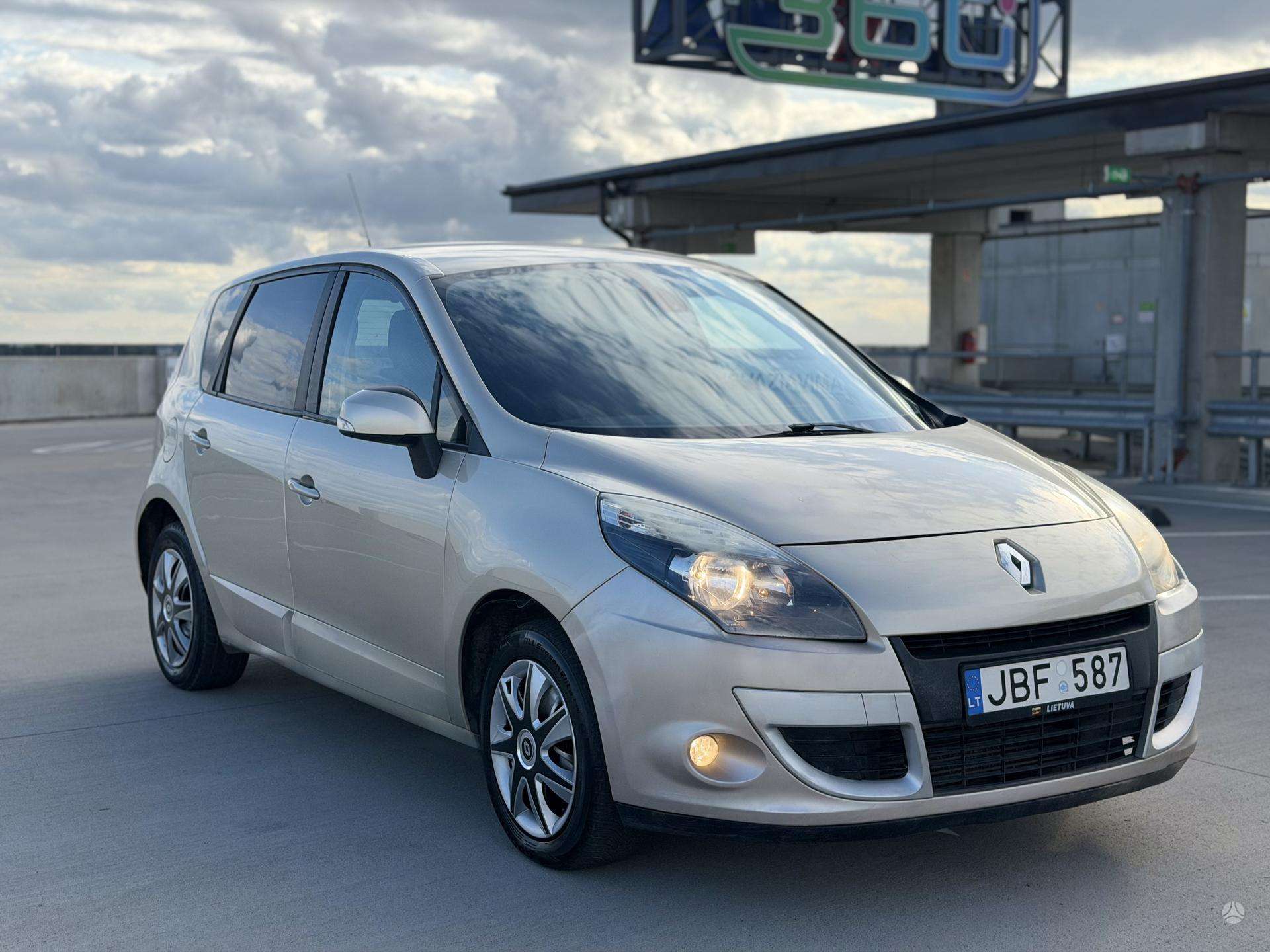 Renault Scenic.